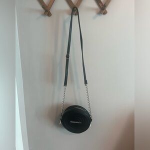 Steve Madden crossbody heavy hardware and chains NWT unisex